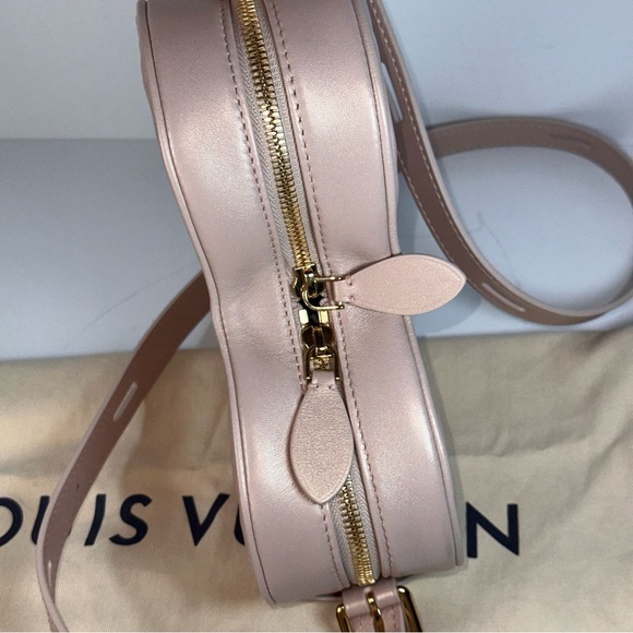 Louis Vuitton Lambskin Embossed Monogram Fall In Love Sac Coeur Light Pink - Picture 7 of 14